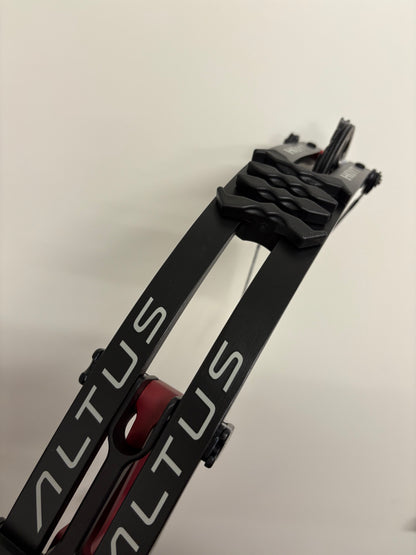 Hoyt Altus 38 Compound Bow RH Lava Red DCX #1 50-60 lbs - NEW
