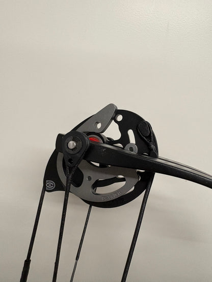 Hoyt Altus 38 Compound Bow RH Lava Red DCX #1 50-60 lbs - NEW