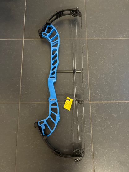 Hoyt Altus 38 Compound Bow RH Electric Blue DCX #1 50-60 lbs - NEW