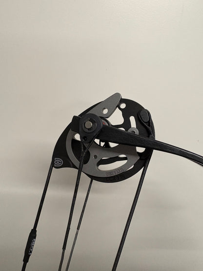 Hoyt Altus 38 Compound Bow RH Electric Blue DCX #1 50-60 lbs - NEW