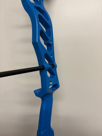 Hoyt Altus 38 Compound Bow RH Electric Blue DCX #1 50-60 lbs - NEW