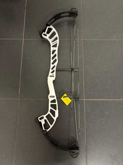 Hoyt Altus 38 Compound Bow RH Lightning White SVX #1 50-60 lbs - NEW