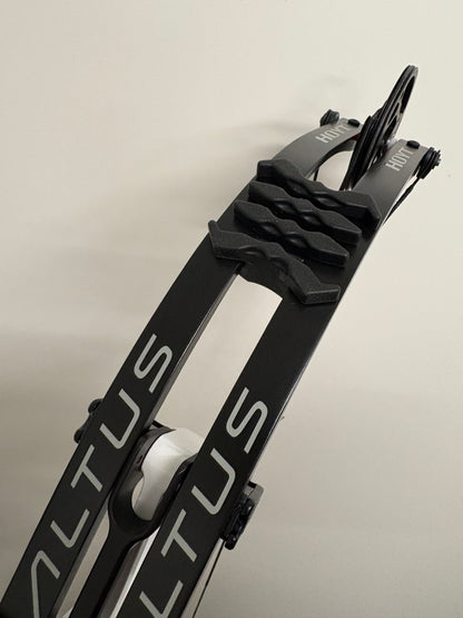 Hoyt Altus 38 Compound Bow RH Lightning White SVX #1 50-60 lbs - NEW