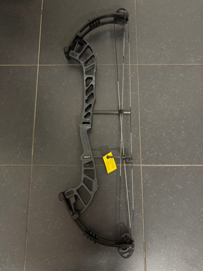 Hoyt Altus 38 Compound Bow RH Pitch Black SVX #1 50-60 lbs - NEW