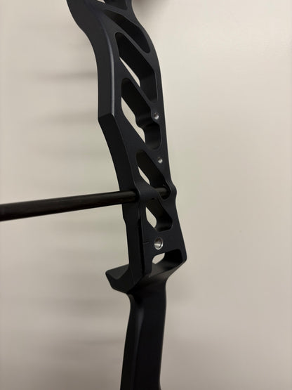 Hoyt Altus 38 Compound Bow RH Pitch Black SVX #1 50-60 lbs - NEW