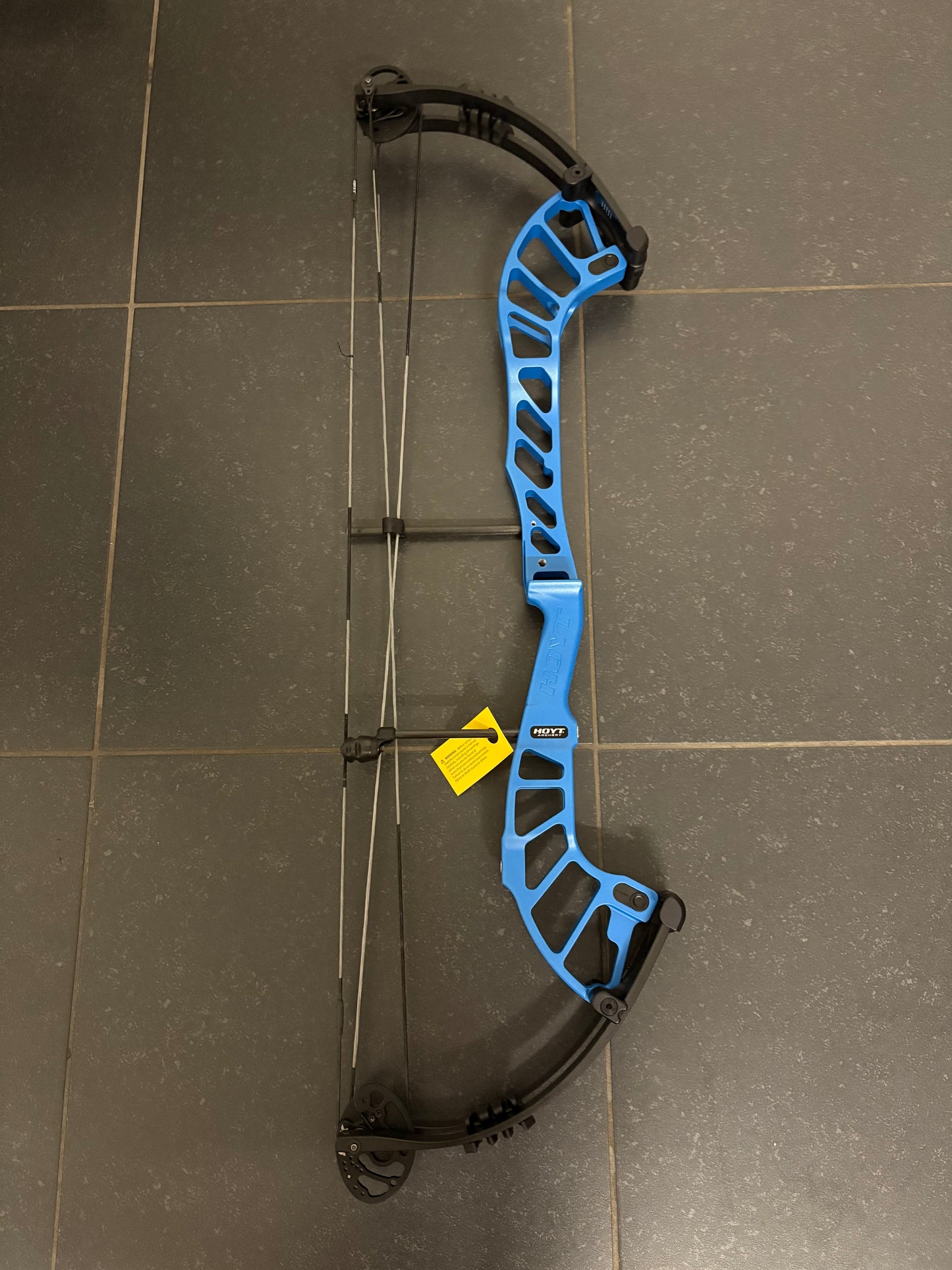 Hoyt Altus 38 Compound Bow LH Electric Blue SVX #1 40-50 lbs - NEW