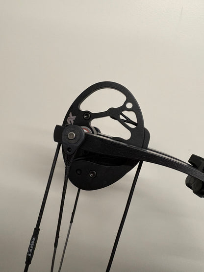 Hoyt Altus 38 Compound Bow LH Electric Blue SVX #1 40-50 lbs - NEW