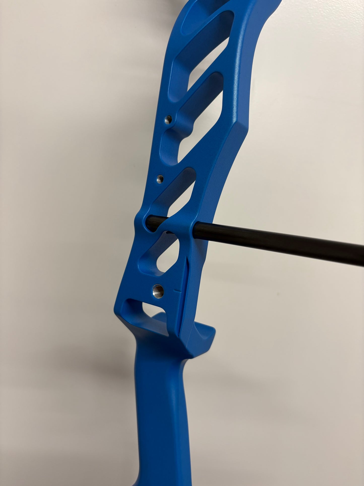 Hoyt Altus 38 Compound Bow LH Electric Blue SVX #1 40-50 lbs - NEW