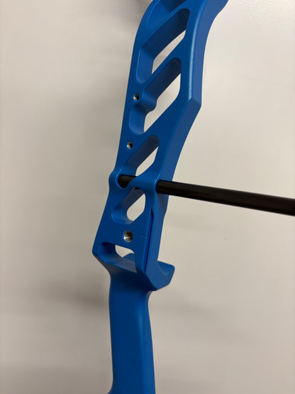 Hoyt Altus 38 Compound Bow LH Electric Blue SVX #1 40-50 lbs - NEW