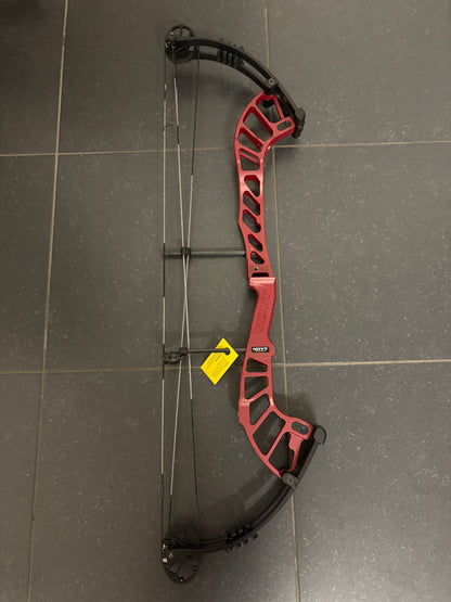 Hoyt Altus 38 Compound Bow LH Lava Red SVX #2 40-50 lbs - NEW