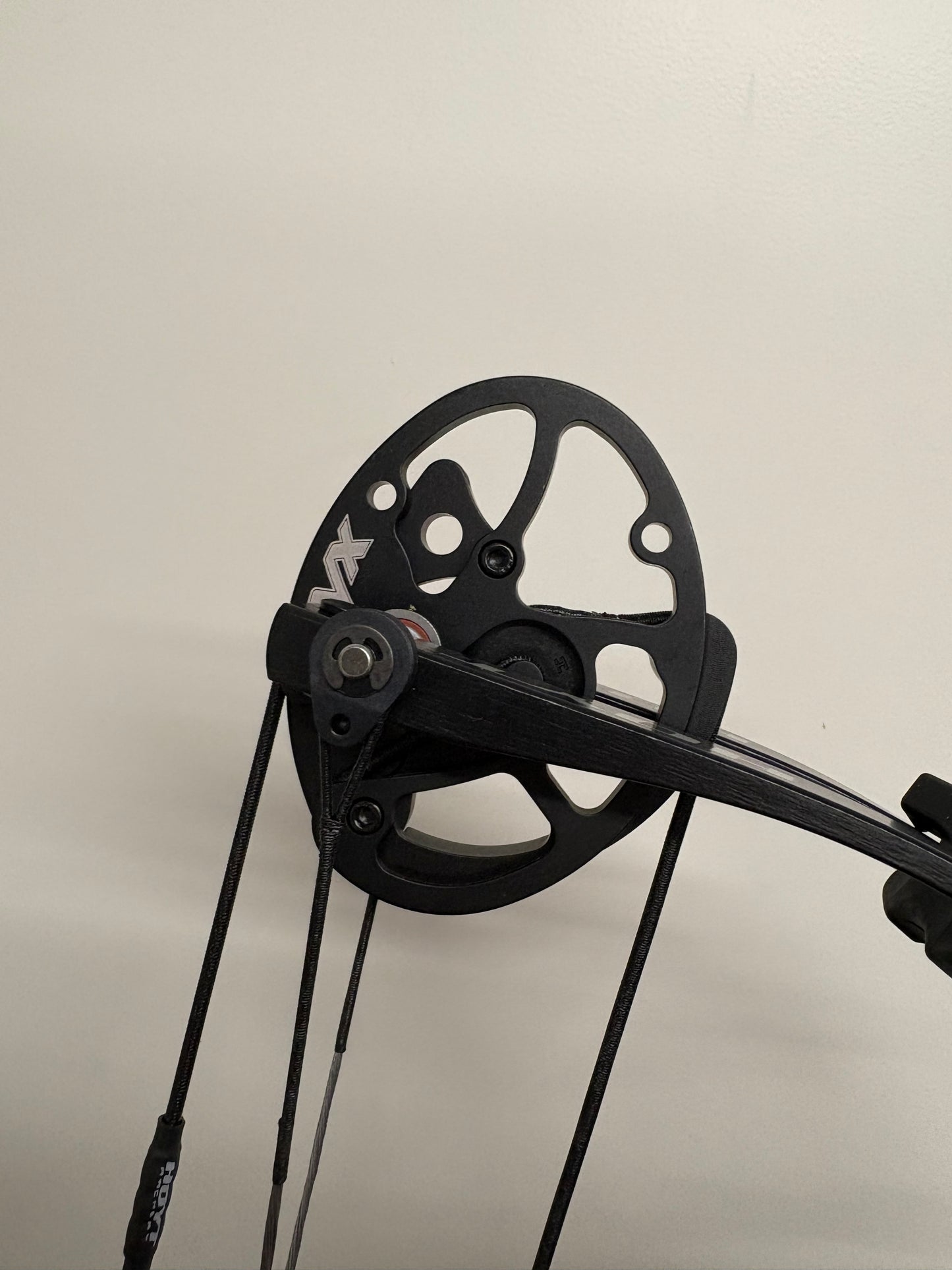 Hoyt Altus 38 Compound Bow LH Lava Red SVX #2 40-50 lbs - NEW