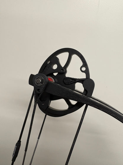 Hoyt Altus 38 Compound Bow RH Pitch Black SVX #2 50-60 lbs - NEW