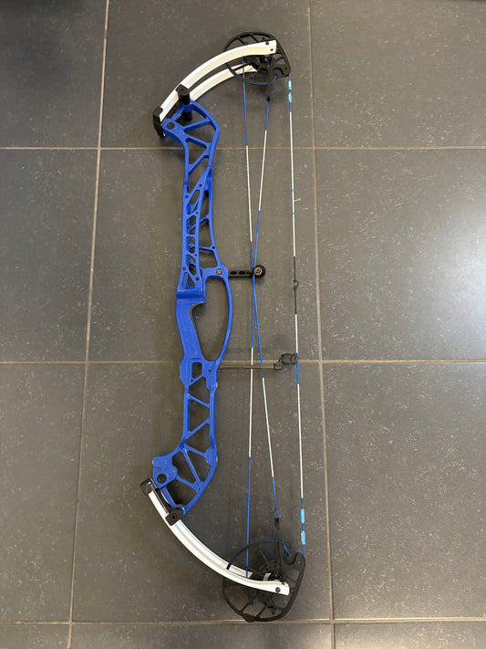 Hoyt Concept X LD Compound Bow RH Impact Blue 50-60 lbs White Limbs - Used