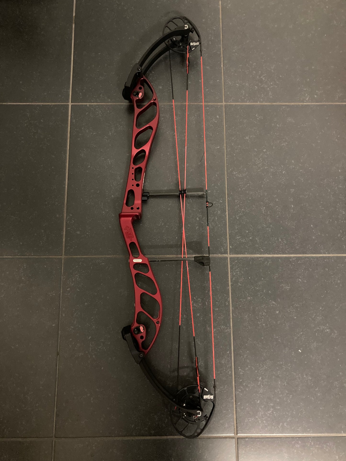 PSE Supra RTX 40 SE Compound Bow RH Red 50-60 lbs - Used