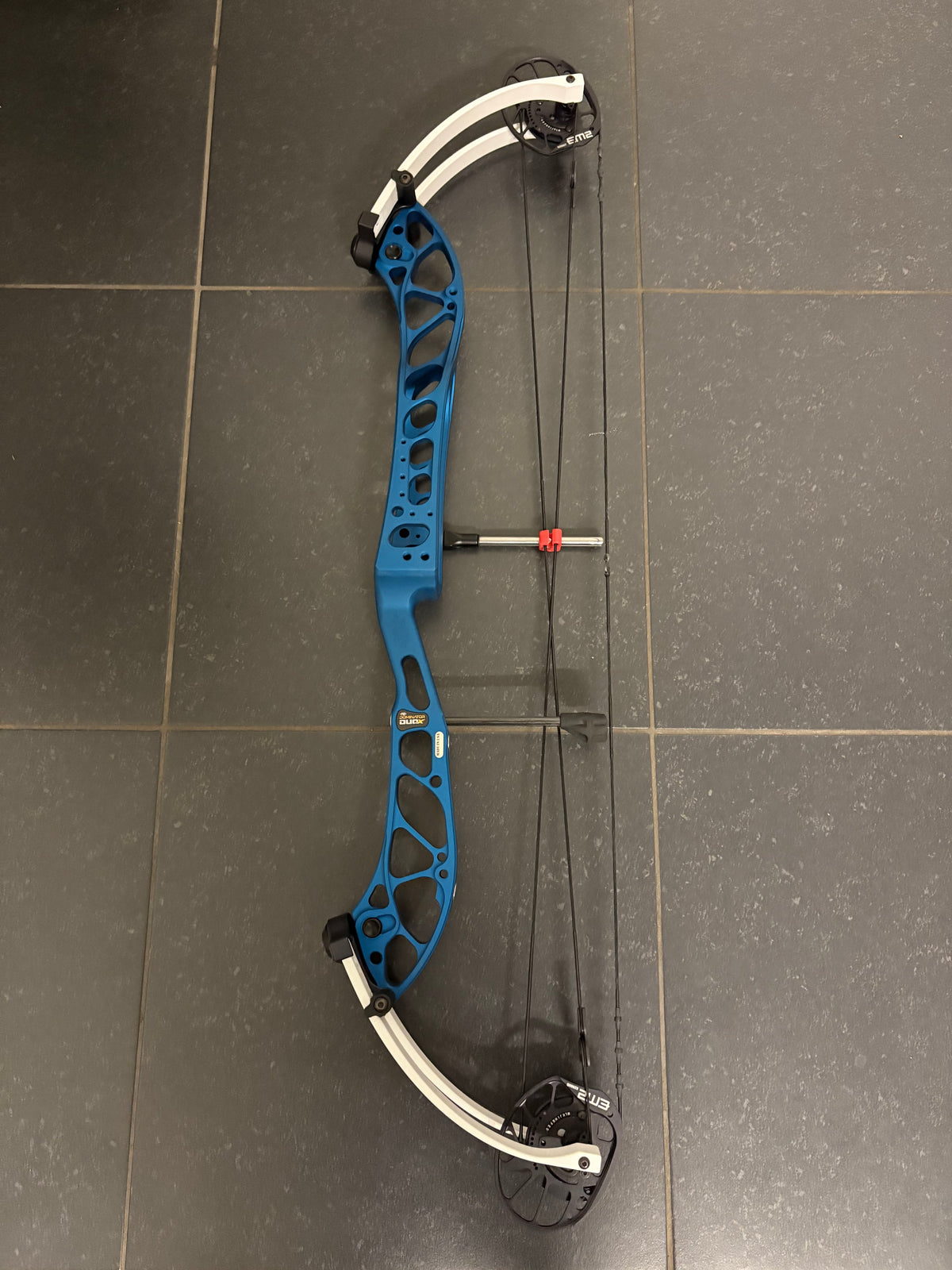 PSE Dominator Duo X 38 EM2 Compound Bow RH/LH Navy Blue 50-60 lbs - Used