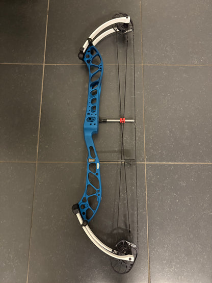 PSE Dominator Duo X 38 EM2 Compound Bow RH/LH Navy Blue 50-60 lbs - Used