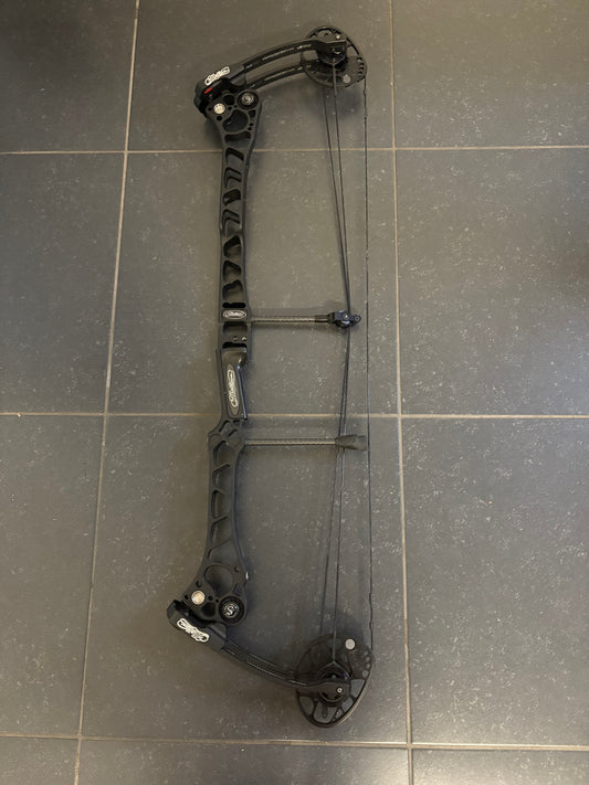 Mathews TRX 38 Compound Bow RH Black 50-60 lbs - Used