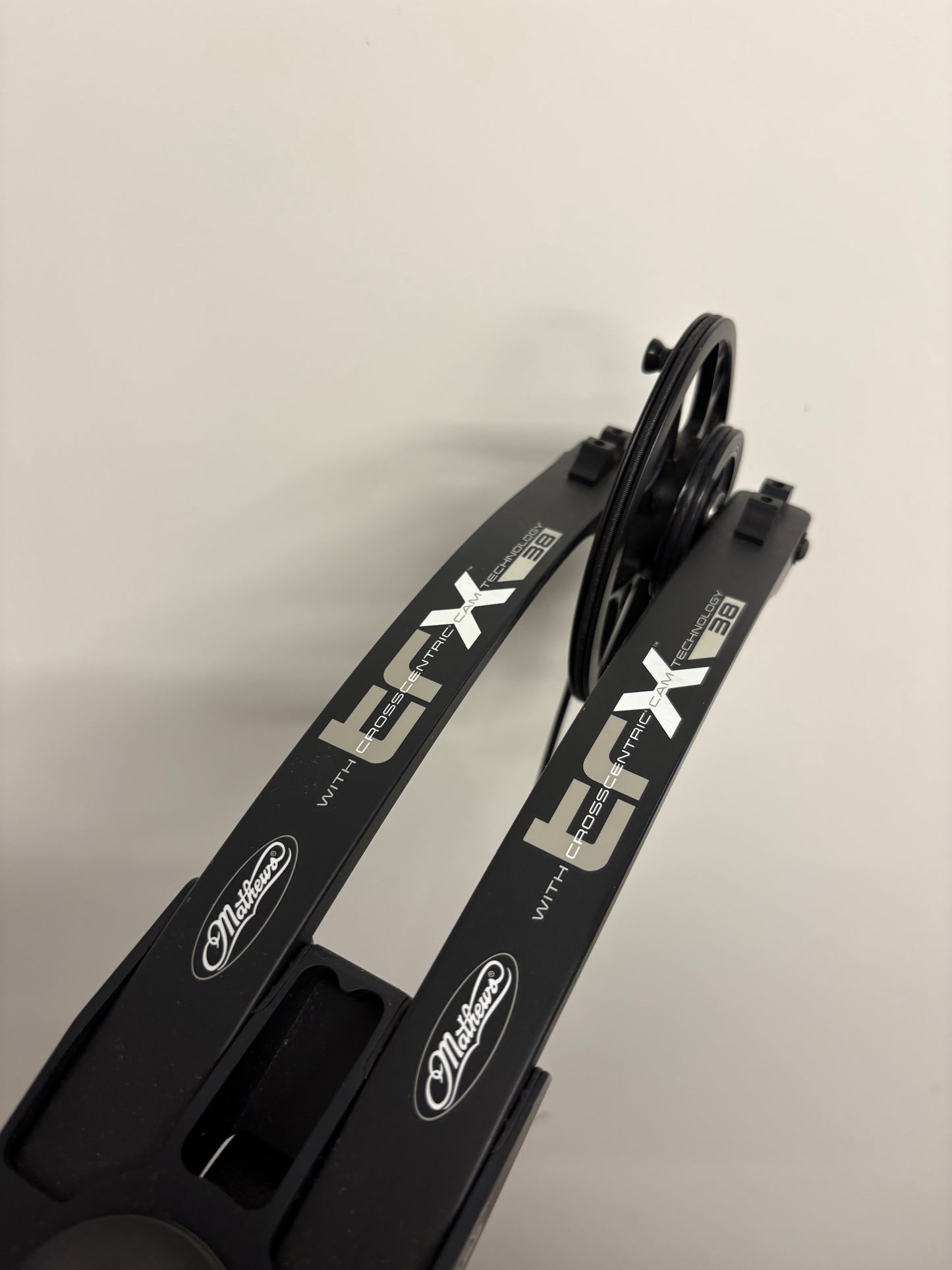 Mathews TRX 38 Compound Bow RH Black 50-60 lbs - Used