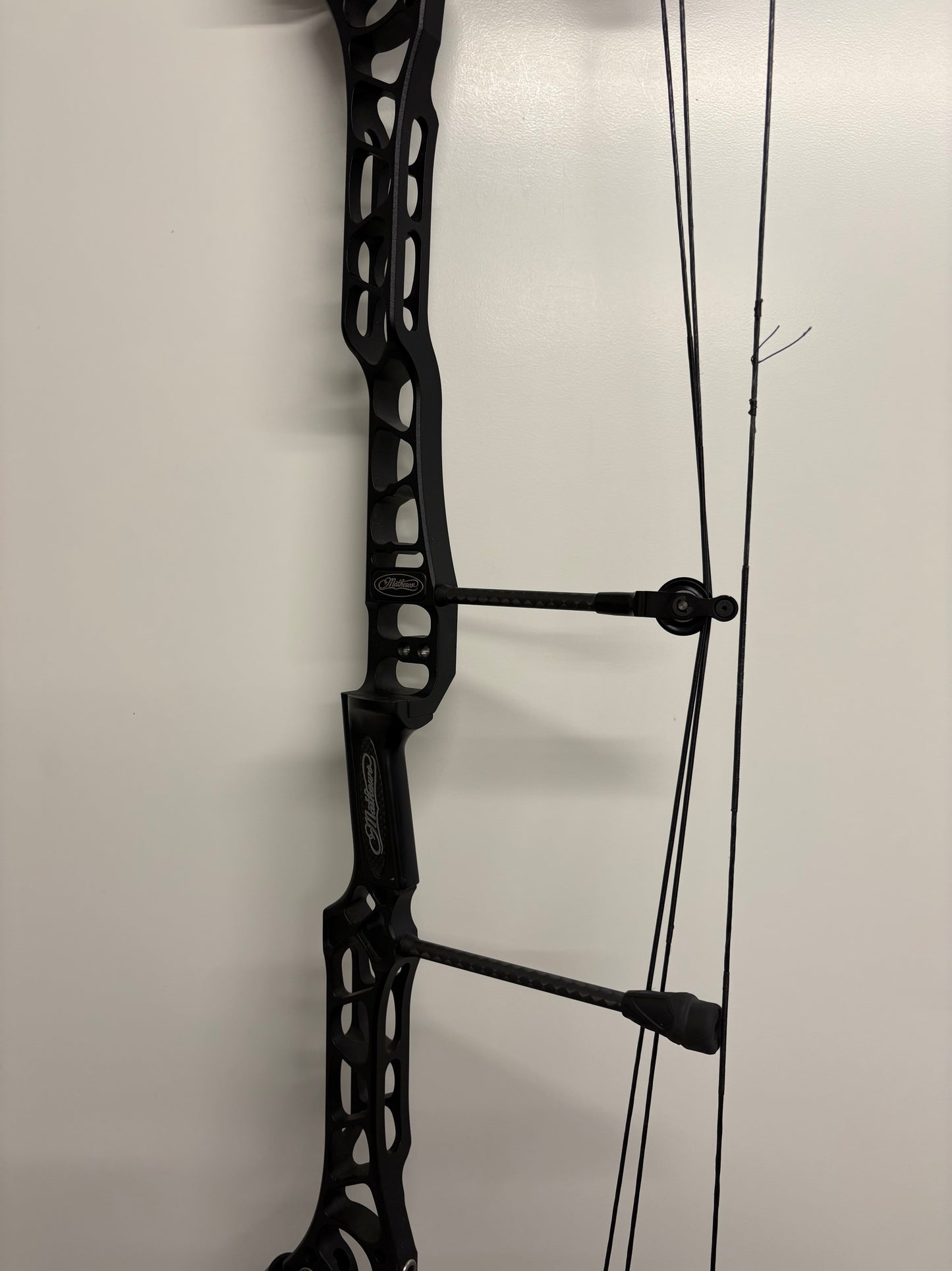 Mathews TRX 38 Compound Bow RH Black 50-60 lbs - Used