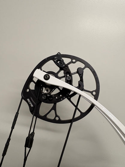 Hoyt Concept X 40 Compound Bow RH Skeeter 50-60 lbs White Limbs - Used (1.1)