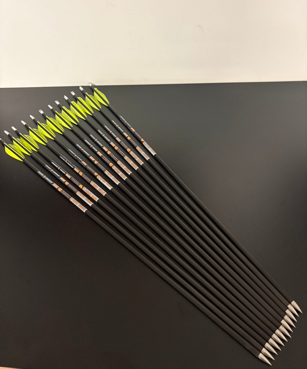Skylon Bruxx 23 ID8.0 Arrow Set 12 pcs / Spine 300 / 31.75 inch - Show Model