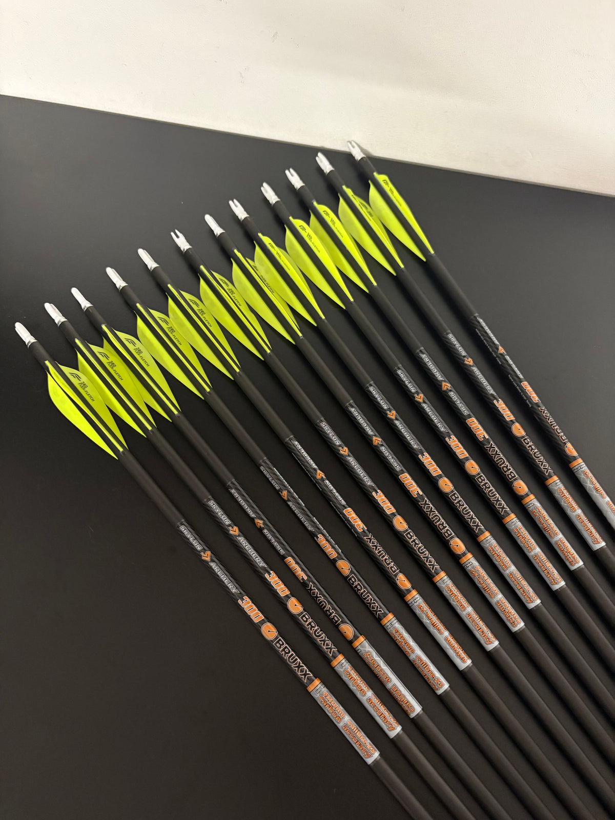 Skylon Bruxx 23 ID8.0 Arrow Set 12 pcs / Spine 300 / 31.75 inch - Show Model