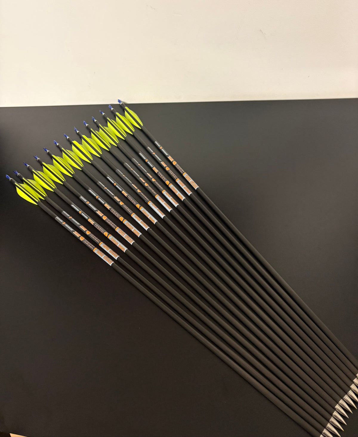Skylon Bruxx 23 ID8.0 Arrow Set 12 pcs / Spine 350 / 31.75 inch - Show Model