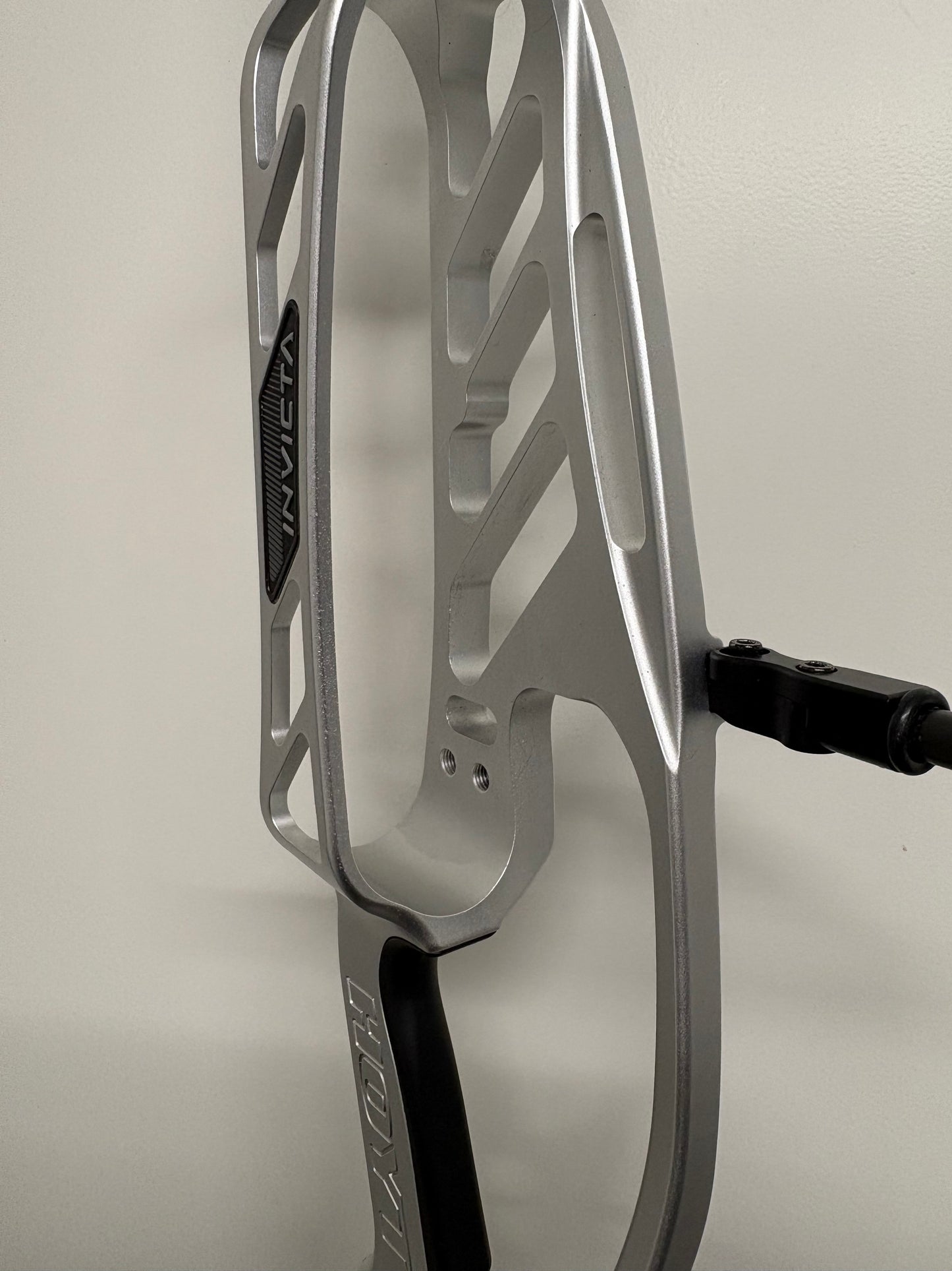 Hoyt Invicta 40 Compound Bow RH Silver DCX #2 40-50 lbs - Used
