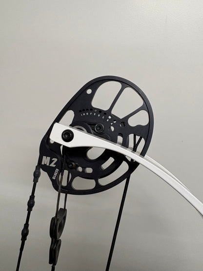 PSE Dominator Duo 38 M2 Compound Bow LH/RH Black 50-60 lbs - Show Model