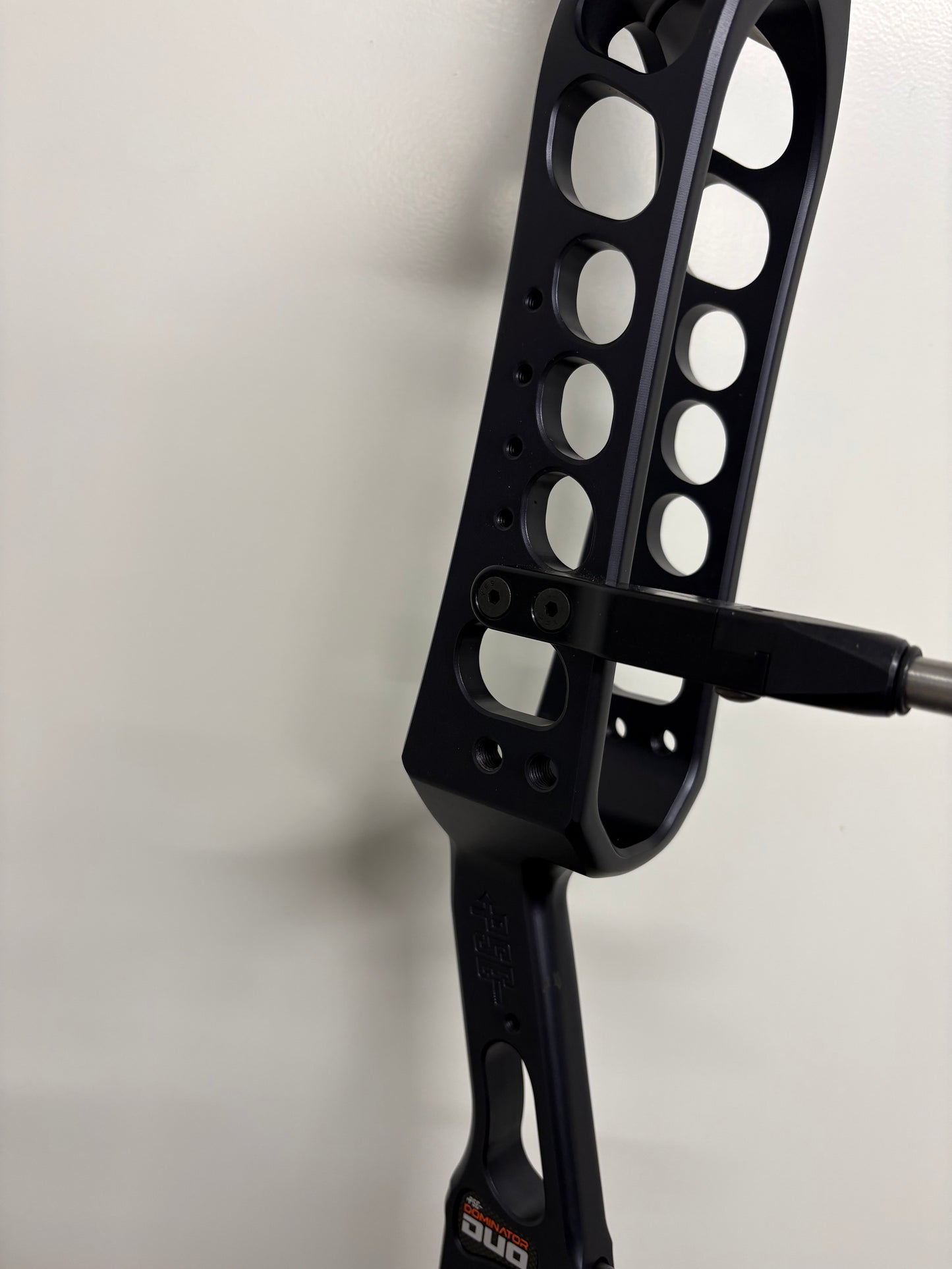 PSE Dominator Duo 38 M2 Compound Bow LH/RH Black 50-60 lbs - Show Model
