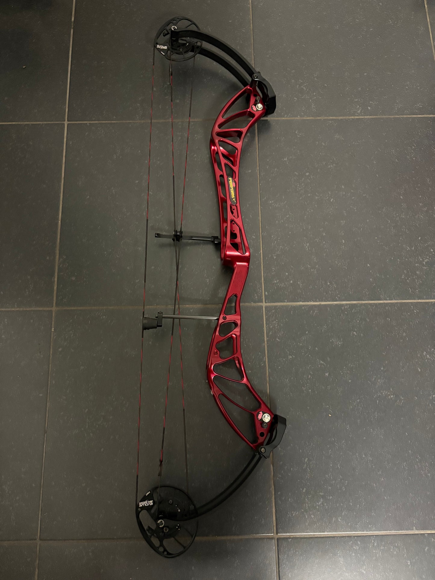 PSE Perform X Compound Bow LH Red 50-60 lbs - Used
