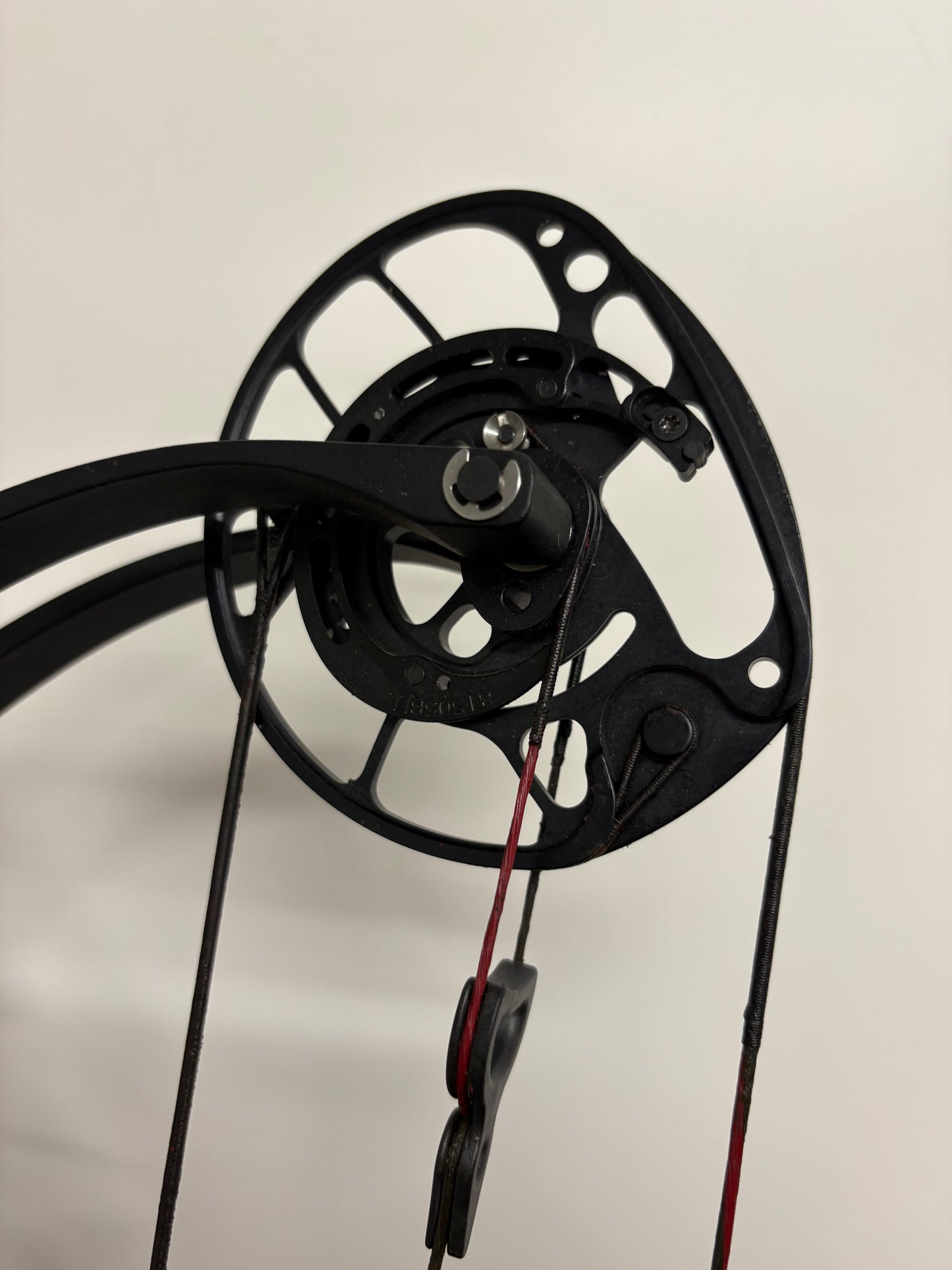 PSE Perform X Compound Bow LH Red 50-60 lbs - Used