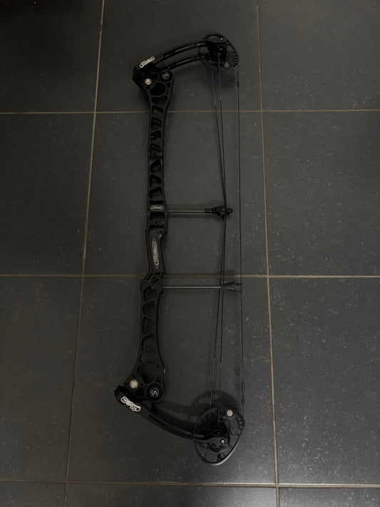 Mathews TRX 38 Compound Bow RH Black 50-60 lbs - Used