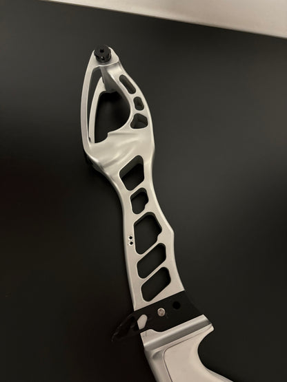 Hoyt Riser Prodigy Formula RH Silver 25'' - Used
