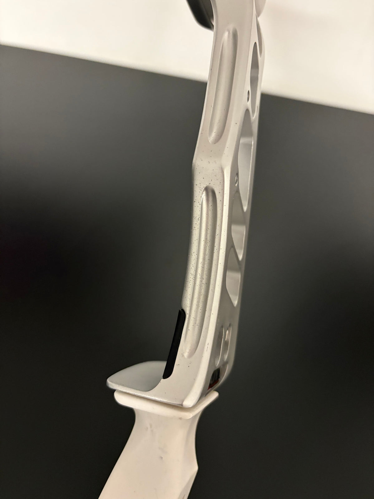 Hoyt Riser Prodigy Formula RH Silver 25'' - Used