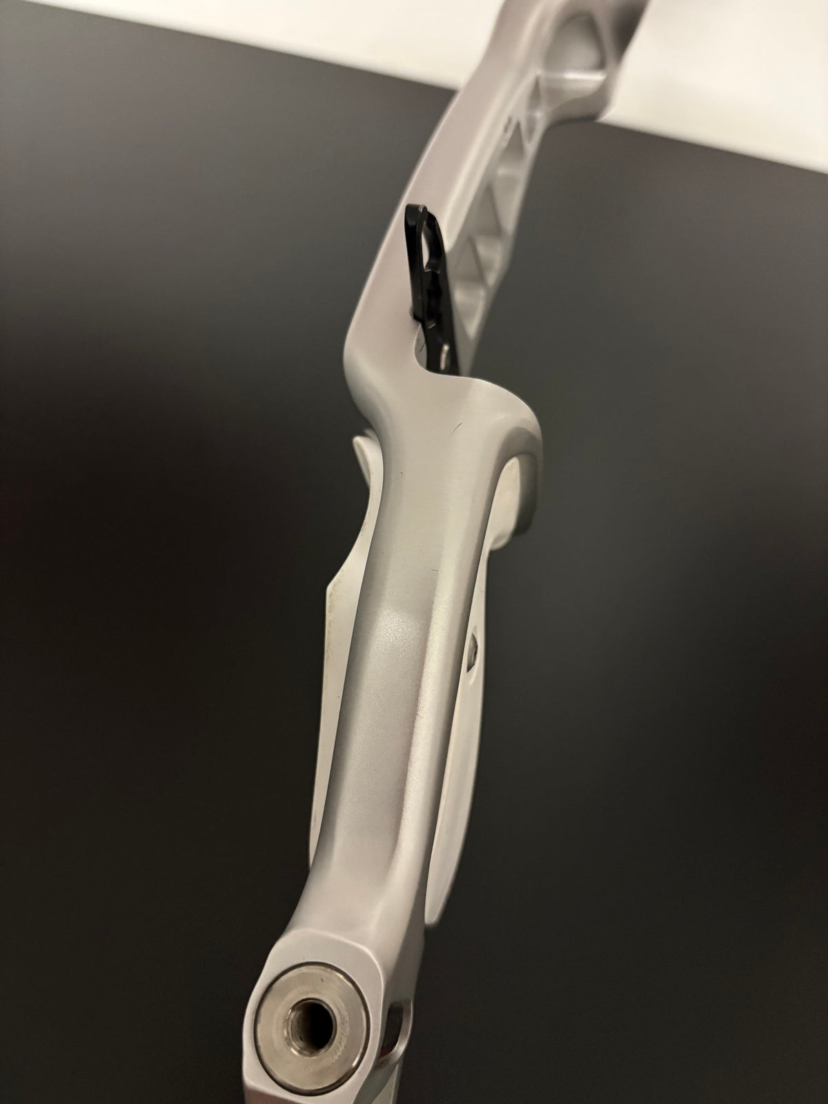 Hoyt Riser Prodigy Formula RH Silver 25'' - Used