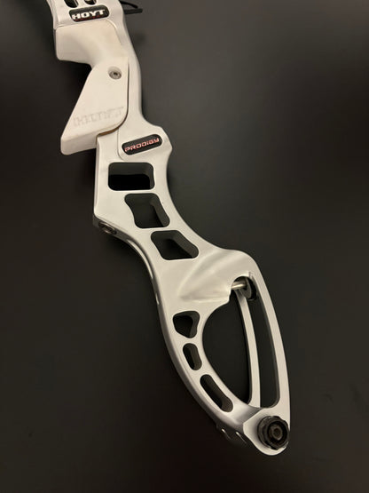 Hoyt Riser Prodigy Formula RH Silver 25'' - Used