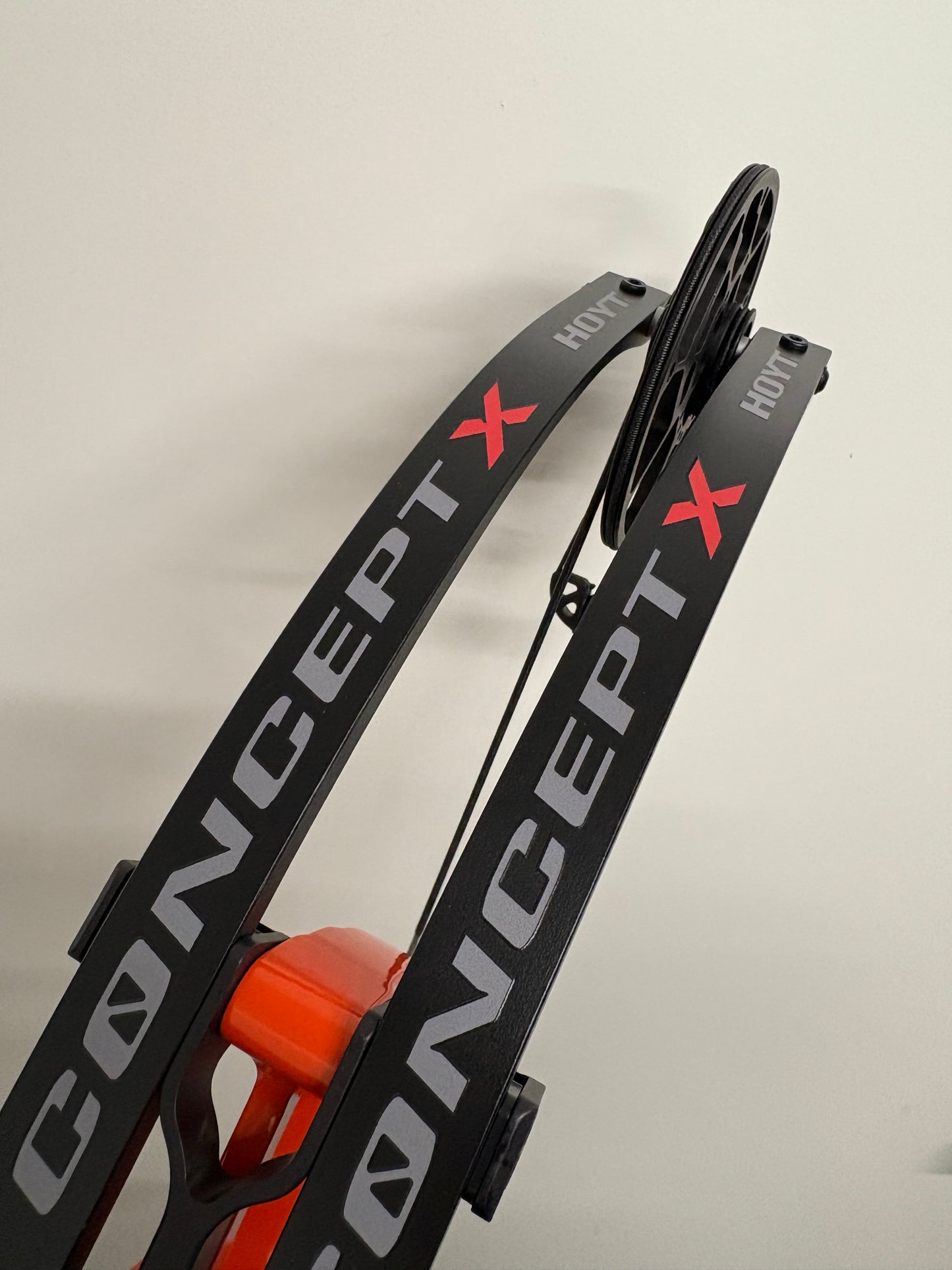 Hoyt Concept X 40 Compound Bow RH Mr Perfect Orange 50-60 lbs - NEW