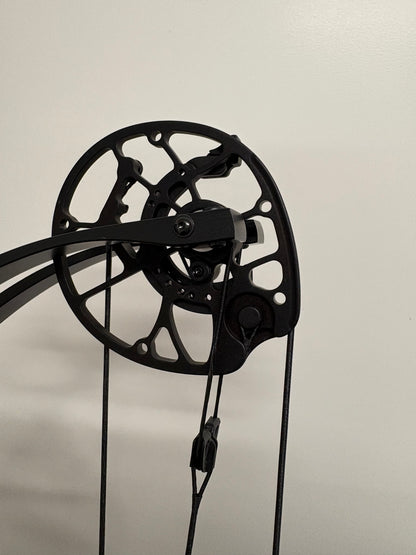 Hoyt Concept X 40 Compound Bow RH Mr Perfect Orange 50-60 lbs - NEW