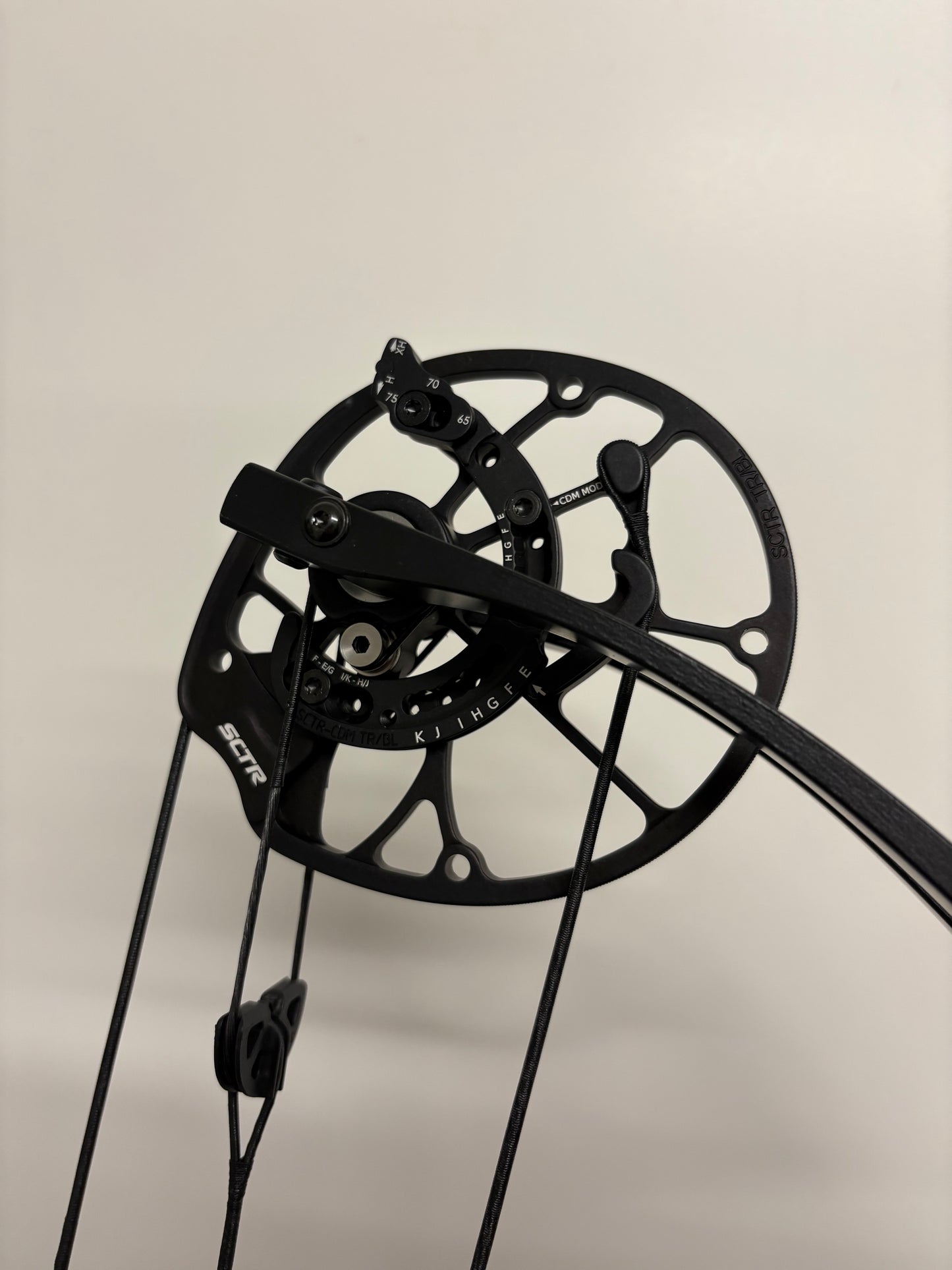 Hoyt Concept X 40 Compound Bow RH Mr Perfect Orange 50-60 lbs - NEW