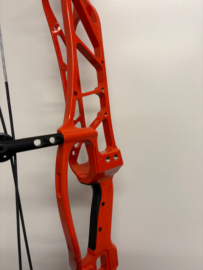 Hoyt Concept X 40 Compound Bow RH Mr Perfect Orange 50-60 lbs - NEW
