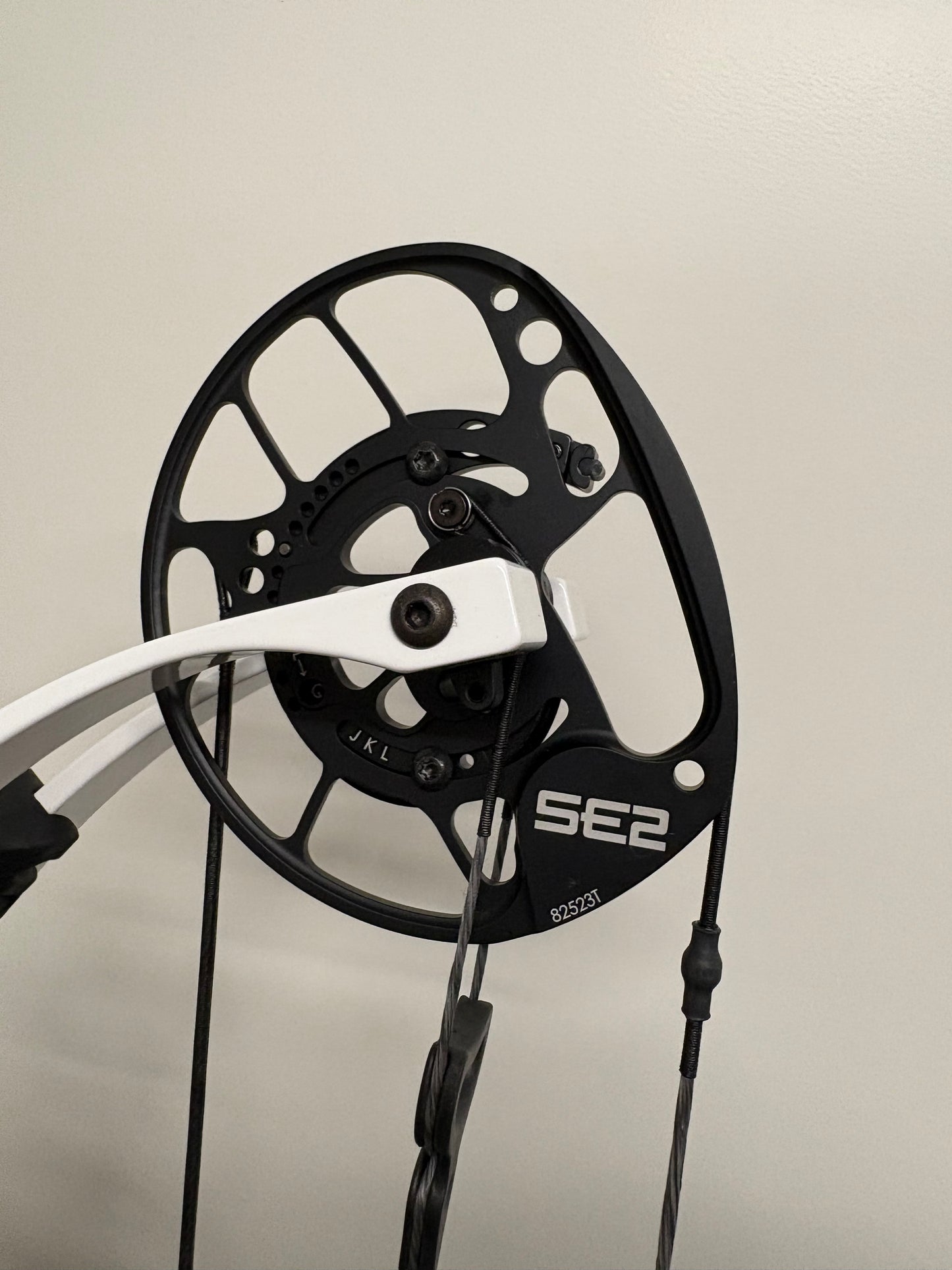 PSE Supra X 37 SE2 Compound Bow RH Black Cherry 50-60 lbs - NEW