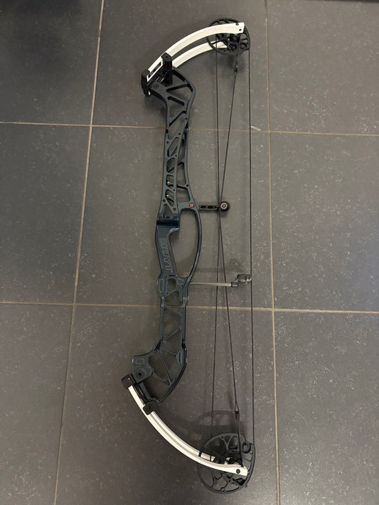 Hoyt Concept X 40 Compound Bow RH Blue on Black 50-60 lbs White Limbs - Show Model