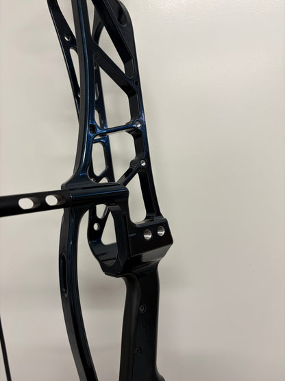 Hoyt Concept X 40 Compound Bow RH Blue on Black 50-60 lbs White Limbs - Show Model