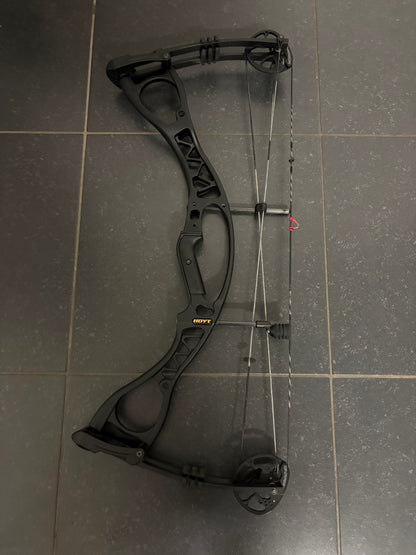 Hoyt Charger Compound Bow RH Black Out 30-40 lbs - Used (1.1)