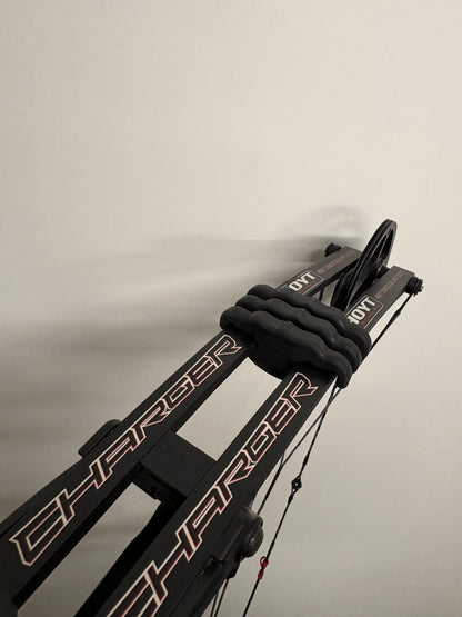 Hoyt Charger Compound Bow RH Black Out 30-40 lbs - Used (1.1)