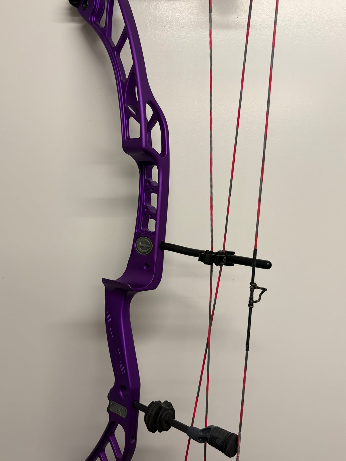 Elite Victory 37 Compound Bow RH Purple 50-60 lbs - Used