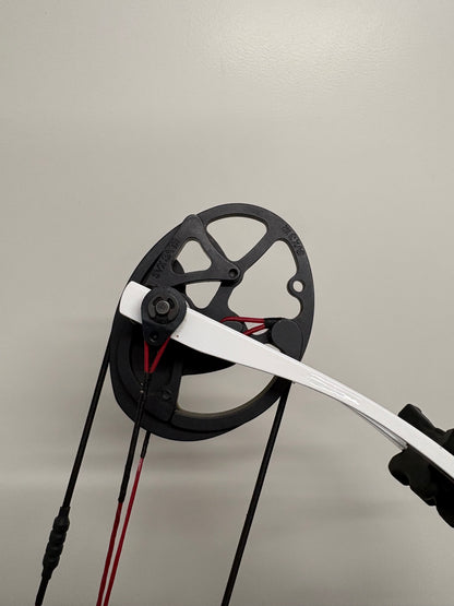 Hoyt Invicta 40 Compound Bow RH Red SVX #3 50-60 lbs - Used (#1.1)