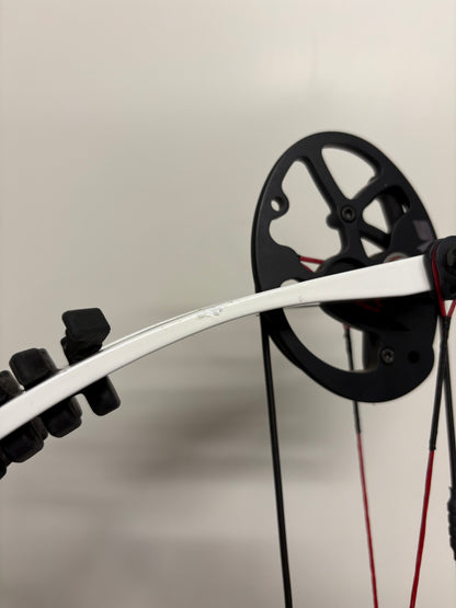 Hoyt Invicta 40 Compound Bow RH Red SVX #3 50-60 lbs - Used (#1.1)