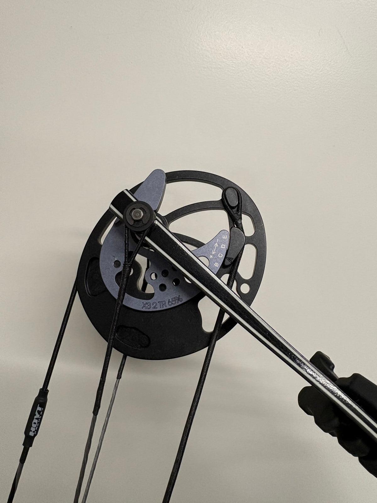 Hoyt Invicta 40 Compound Bow RH Cobalt Blue X3 #2 50-60 lbs - Used